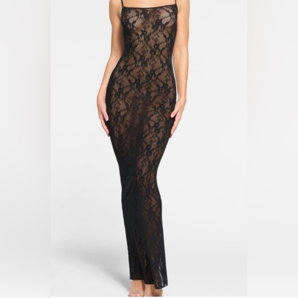 Skims Ultra Fine Lace Long Dress in Black size Small